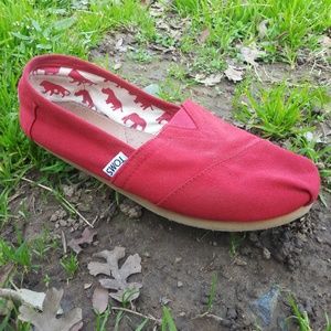 TOMS SLIP-ON SIZE 8 WOMEN